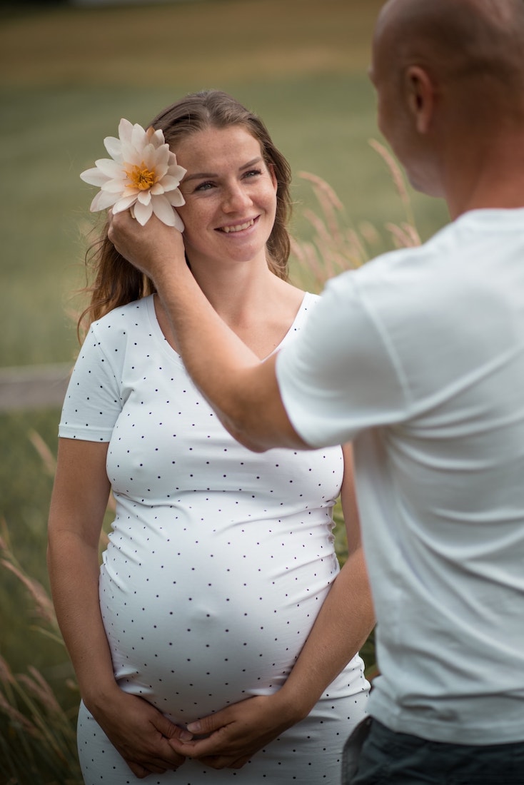 Fotoshooting Paar Babybauch Outdoor