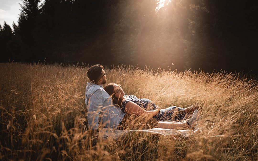 Babybauch Fotoshooting Feld