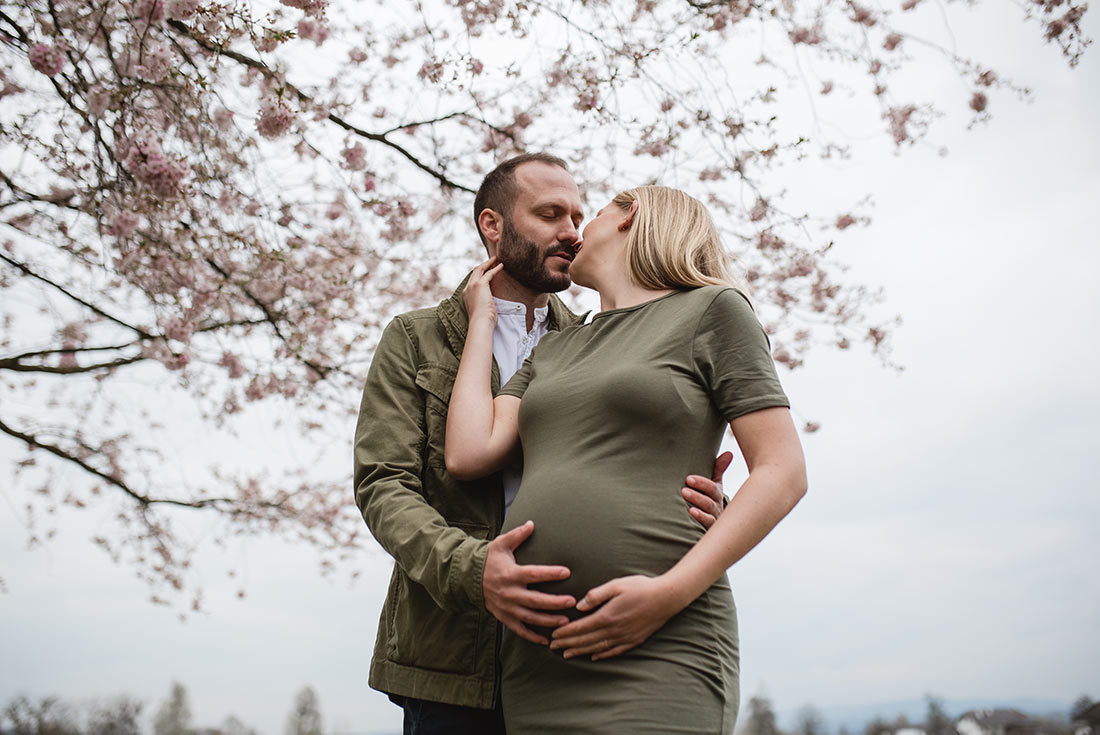 Babybauch-Fotoshooting Blüten