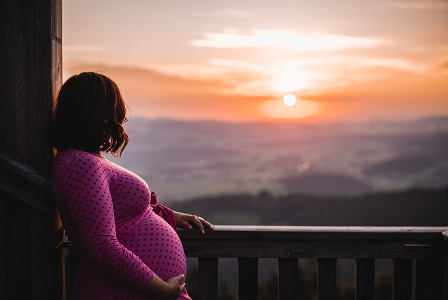 Schwangerschaftsshooting Sonnenuntergang